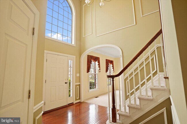 Foto del edificio - 1208 Bluebird Ct W