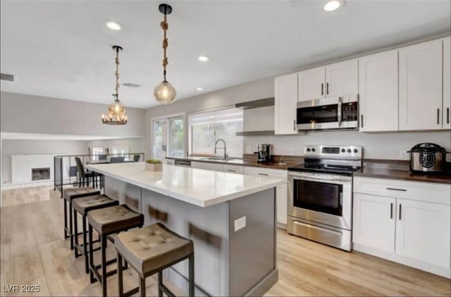 Building Photo - 889 Monika Way