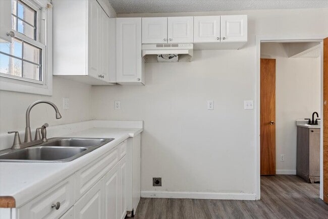 Building Photo - 111 S Elder Ln