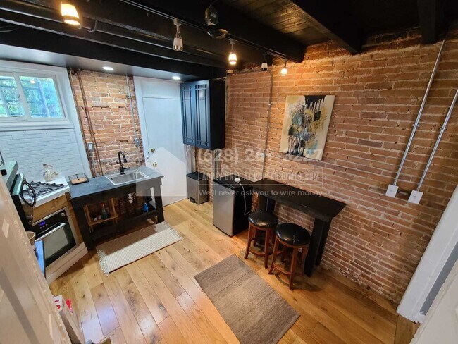 Foto del edificio - 1605 Lemmon St