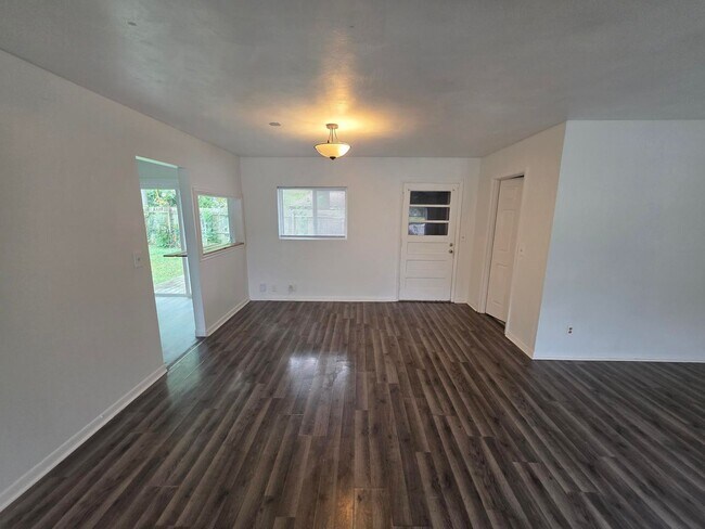 Building Photo - 4 BR Home in WL School District