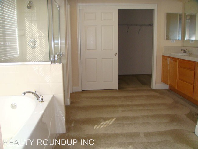 Foto del edificio - 6300 Monvalle Ct