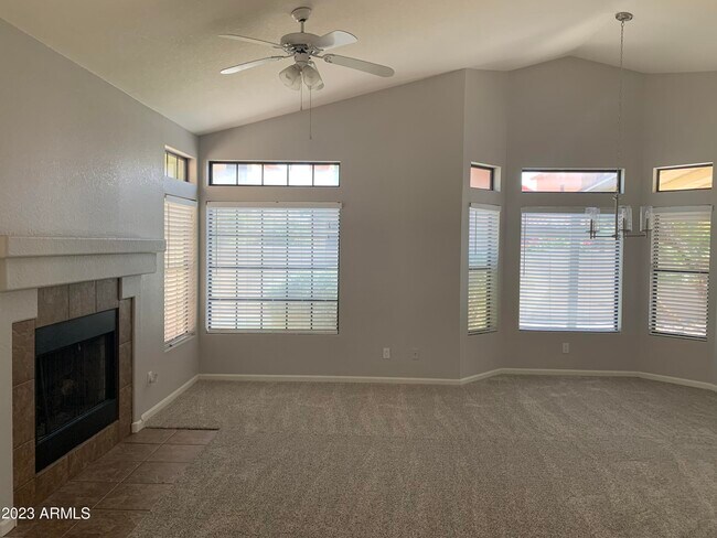 Foto del edificio - 4591 W Shannon St