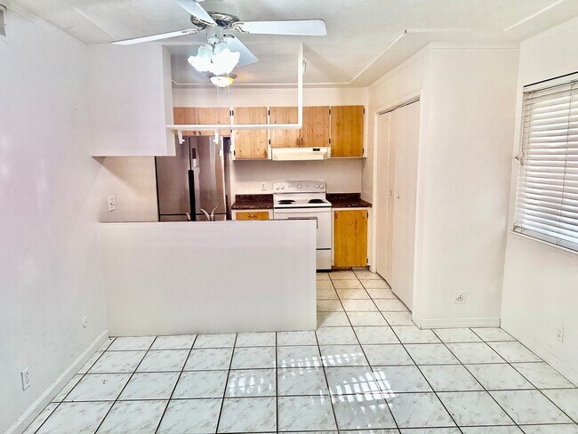 Building Photo - 2 br, 1 bath House - 4918 N Holt Ave #102