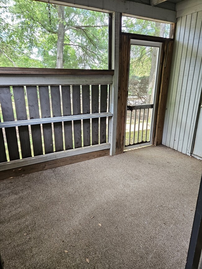Building Photo - 2 Bedroom Condo