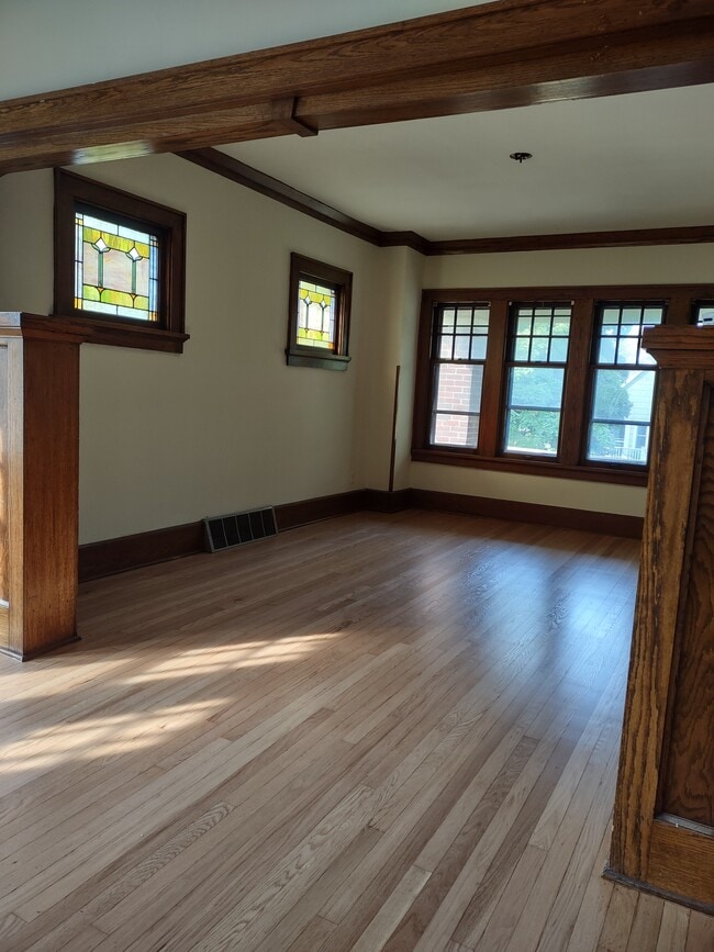 Stained Glass Windows - 2914 S Lenox St