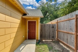 Building Photo - 264 N Florence St