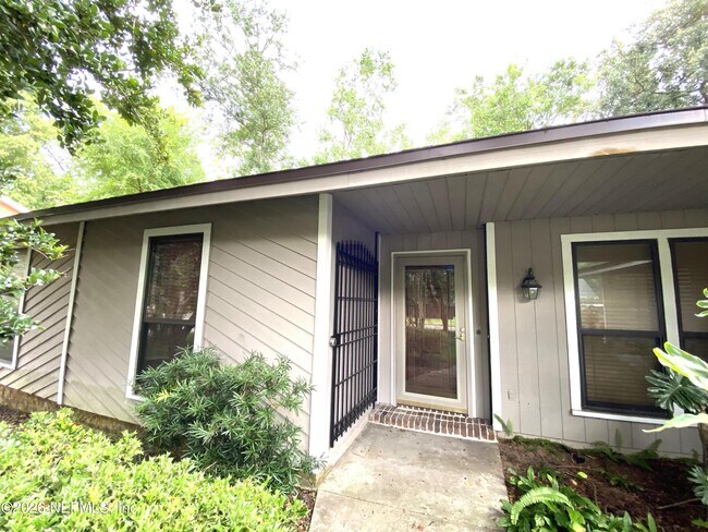 Foto del edificio - 7252 Holiday Hill Ct