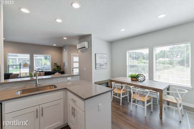 Building Photo - 3 br, 2.5 bath Townhome - 18010 Northeast ...