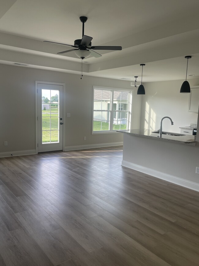 Building Photo - 715 Alexander Way