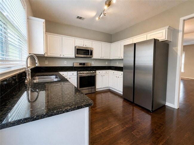 Building Photo - 2584 Alvecot Cir SE