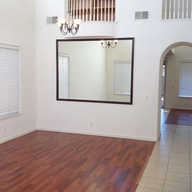 Foto del edificio - 814 Round Hill Dr