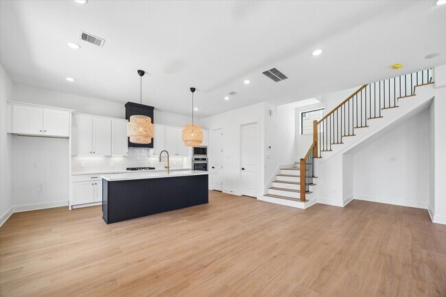 Foto del edificio - 1325 W 22nd St