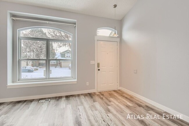 Building Photo - 8750 Boxelder Dr