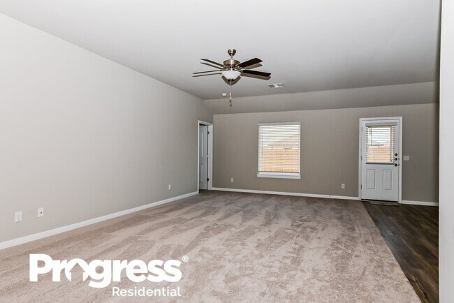 Foto del edificio - 1701 Maroon Dr