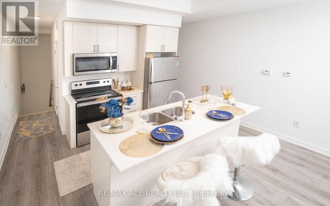 Photo du bâtiment - 3686-3686 St Clair Ave E