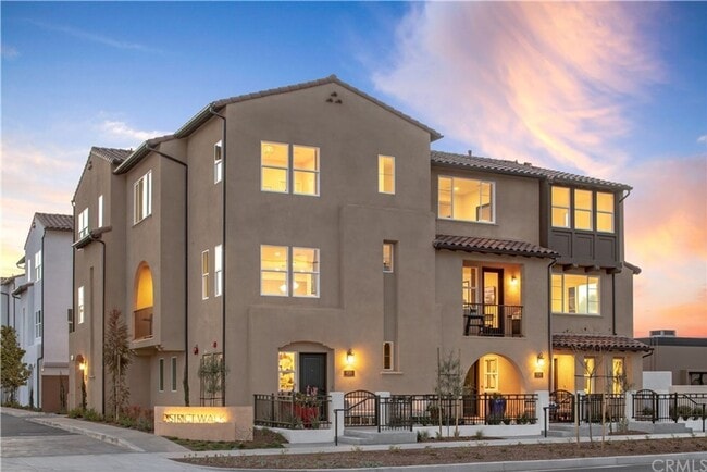 Bright & Upgraded 2 bedroom Anaheim Townhome in Prime Location! - Bright & Upgraded 2 bedroom Anaheim Townhome in Prime Location!