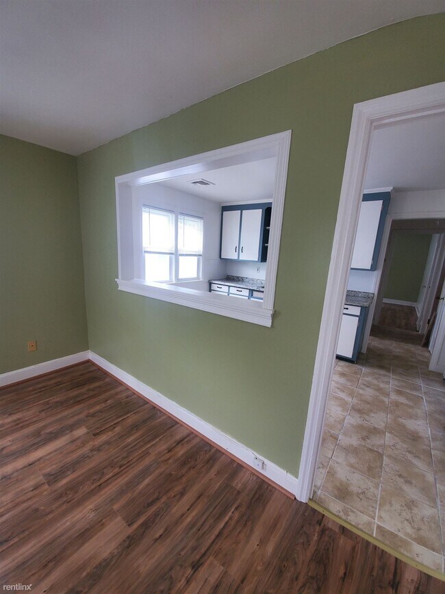 Foto del edificio - 1 br, 1 bath  - 114 Sheldon Ter Apt 2L