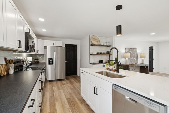 Building Photo - 934 Old Rome Pike