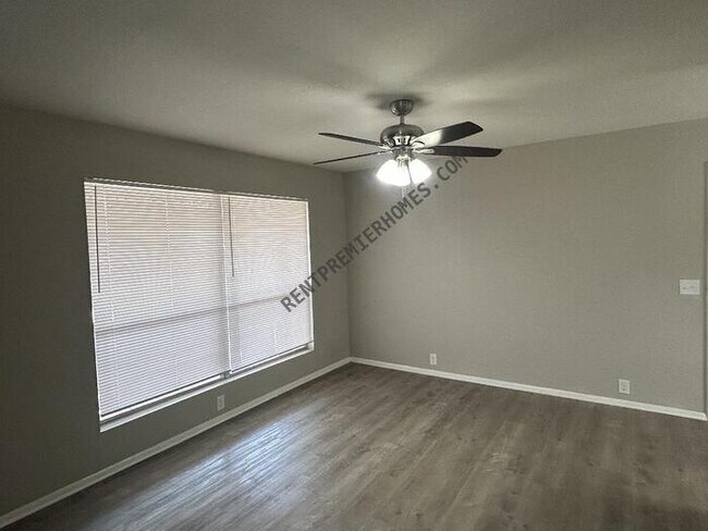 Foto del edificio - 209 W Newburg Ave