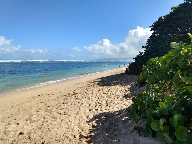 Beautiful and Quiet Beach in your backyard - 68-243 Au St