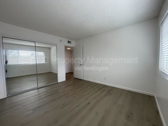 Building Photo - 260 Lighthouse Ave
