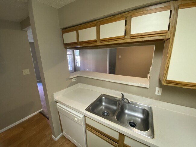 Foto del edificio - Large 2 bedroom 2 bath Condo