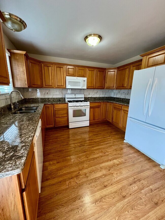 Foto del edificio - Duplex | 2 Bed | 2 Bath