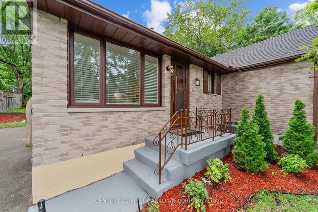 Building Photo - 54 Manitoulin Dr