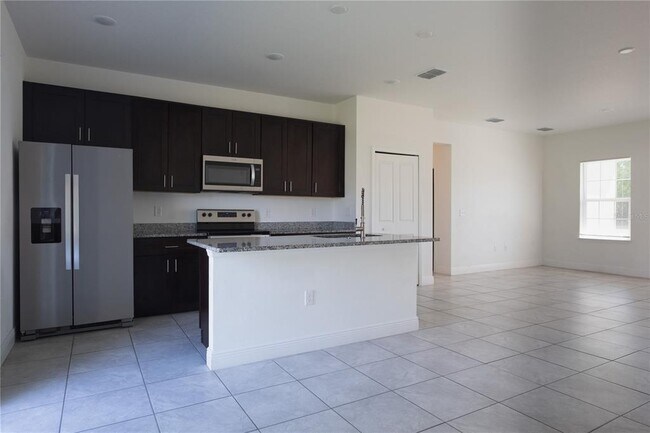 Building Photo - 422 Marion Oaks Course