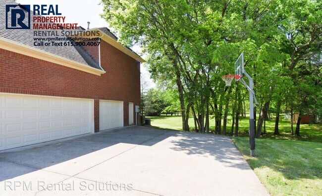 Building Photo - 4 br, 3.5 bath House - 211 Royal Glen Blvd.