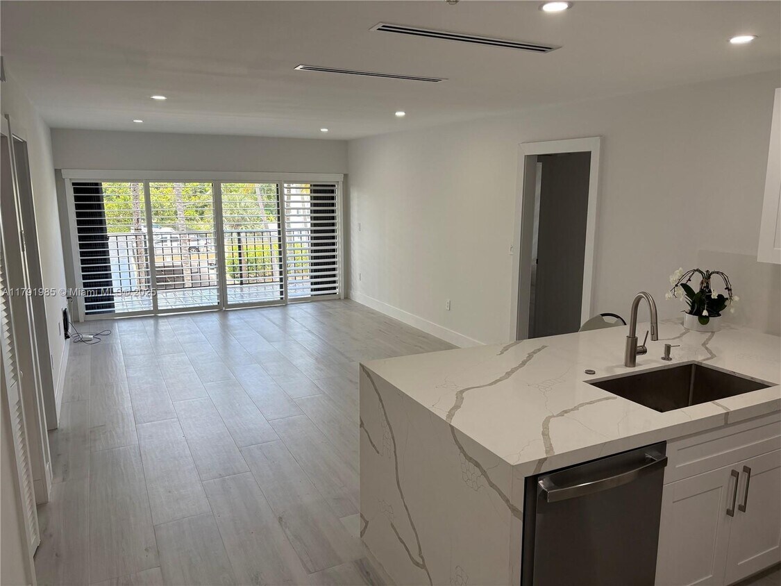 Foto principal - 575 Crandon Blvd