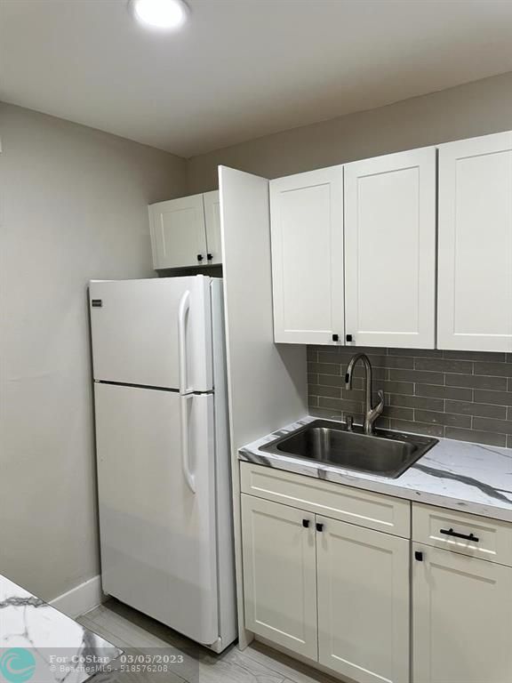 Foto del edificio - 4265 NW S Tamiami Canal Dr