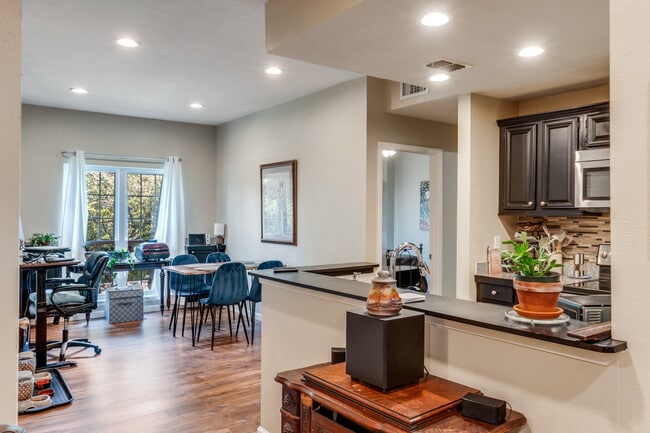 Foto del edificio - 8601 Park Ln