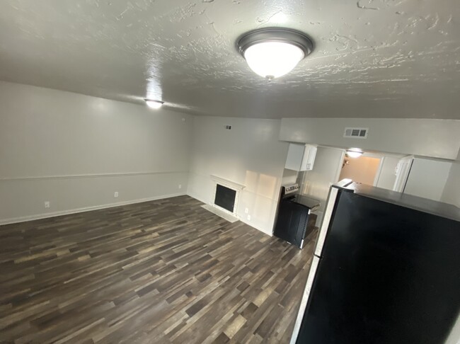 Building Photo - 8833 S 360 E