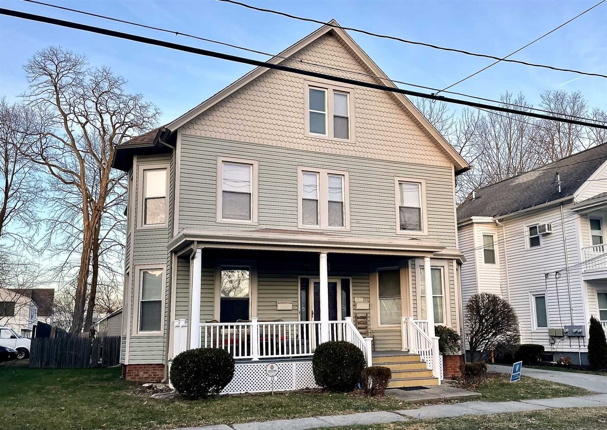 23 Lagrange Ave, Arlington, NY 12603 Room for Rent in Arlington, NY