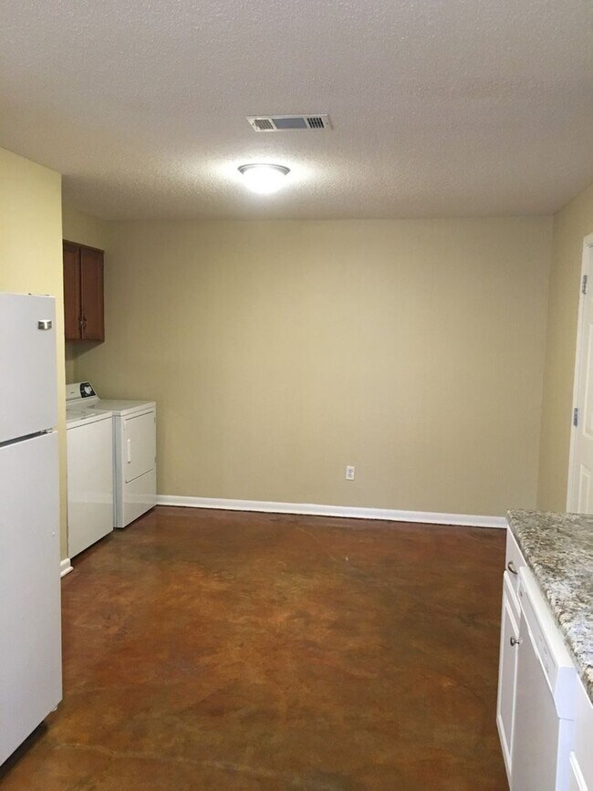 Foto del edificio - 2/1 with w/d