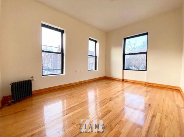 Foto principal - 2 bedroom in BROOKLYN NY 11213