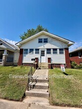 Building Photo - 1502 E Sycamore St
