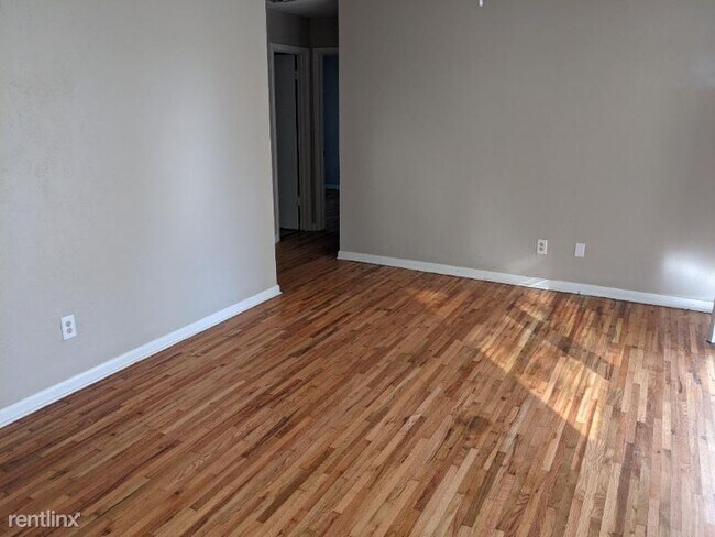 Building Photo - 4 br, 1 bath House - 1626 E 43rd St S