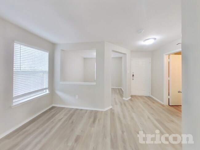 Foto del edificio - 6546 Benwood Crest