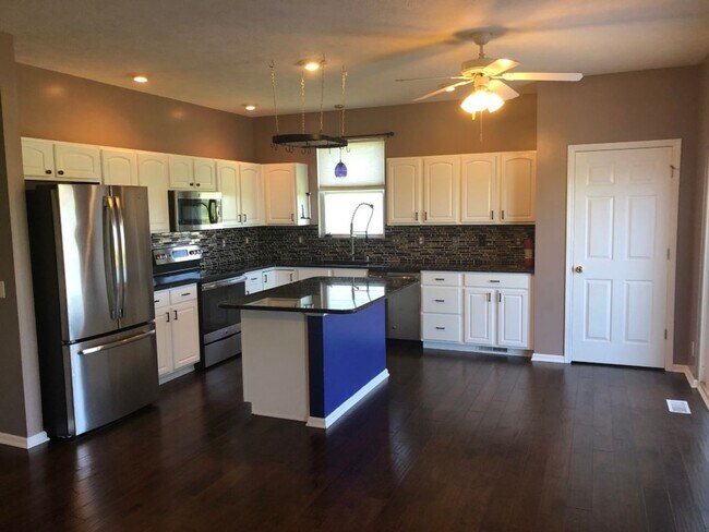 Building Photo - Home for rent in Bellevue!