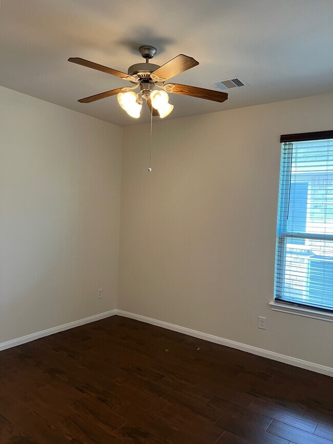 Foto del edificio - 1238 S Maple Dr