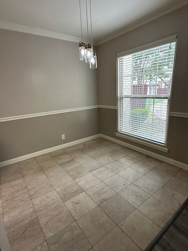 Building Photo - Beautiful unit in Jenks School District