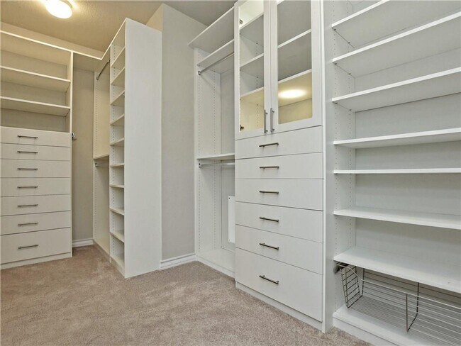 Building Photo - 5800 Daly Dr