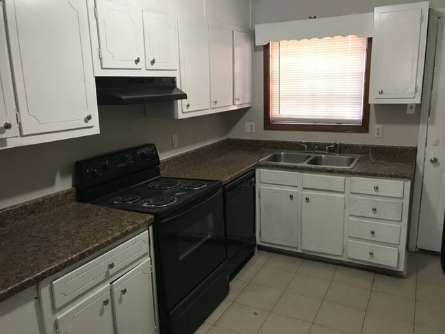 Building Photo - WOW! Come See this Amazing Unit Today!