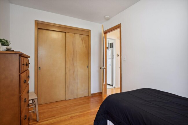 Building Photo - 2106 E 58th St
