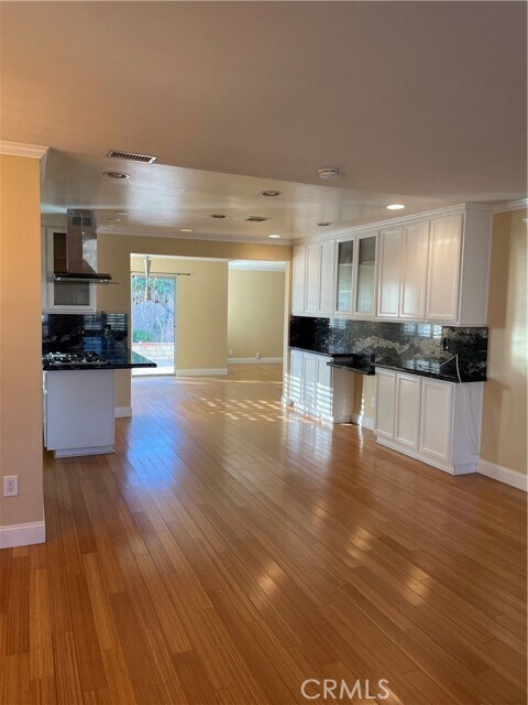 Building Photo - 410 E Rancho Rd