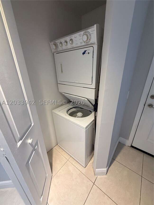 Foto del edificio - 480 NE 30th St