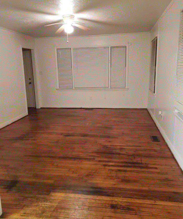 Building Photo - 829 Varsity Dr